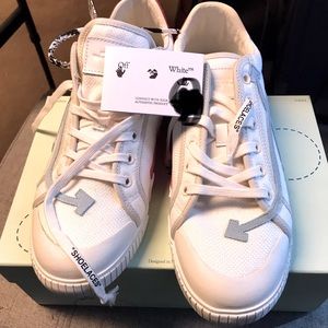 Off-White Vulcanized Low Top Sneaker (Men)